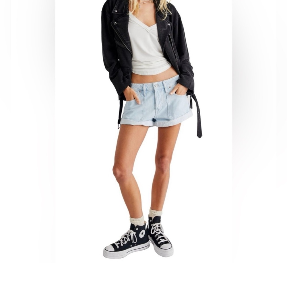 NWT Free People Beginner’s Luck Low Rise Slouch Shorts Size 10/30R Denim - Picture 2 of 11